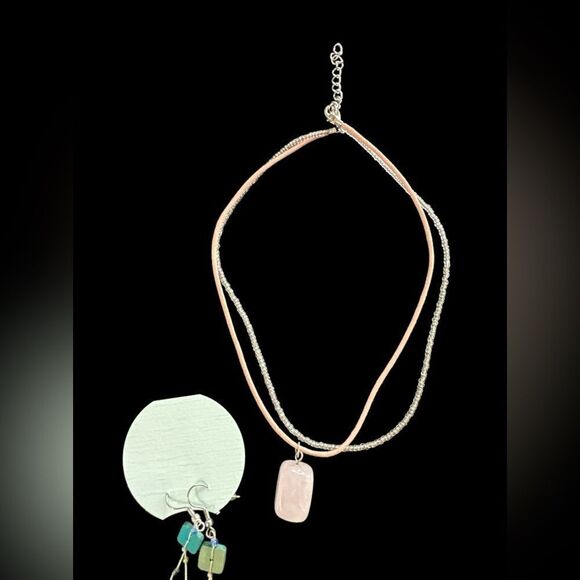 Vintage Jewelry lot 11 pieces- 4 necklaces-2 earrings-2 pins 3 bracelets fab - Picture 4 of 11